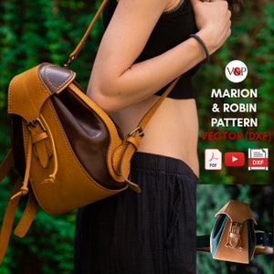 Op de afbeelding: Een bruine en beige leren rugzak met een gespsluiting. De rugzak wordt door een persoon gedragen. De afbeelding bevat ook een kleinere versie van de rugzak en de tekst "Marion & Robin Pattern Vector (DXF)".
