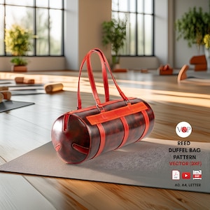 Könnte beinhalten: Eine bordeauxfarbene Reisetasche mit roten Akzenten und Griffen, die auf einer grauen Yogamatte liegt. Die Tasche hat eine zylindrische Form mit roten Riemen und einem oberen Griff. Der Text "REED DUFFEL BAG PATTERN VECTOR (DXF)" ist ebenfalls sichtbar.