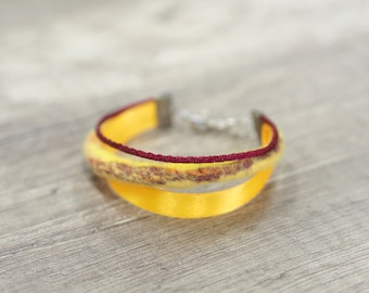 Bracelet en cordon de laine feutrée - Jaune et rouge bordeaux