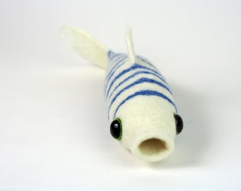 Peluche poisson marinière en laine merinos feutrée, sur commande