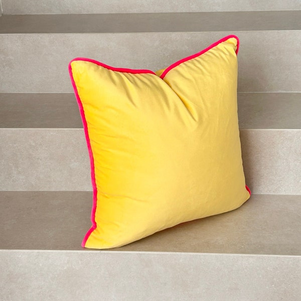 Housse de coussin en velours jaune et fuchsia, coussin canari avec passepoil fuchsia, NOUVEAU !