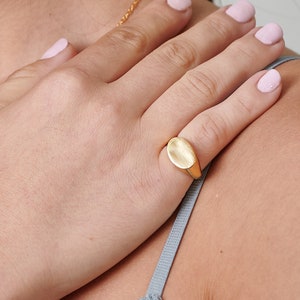 Oval Signet Ring in Gold or Silver Statement Pinky Ring Dainty Adjustable Rings for Women, Gold Signet Mini Ring, Mom Gifts