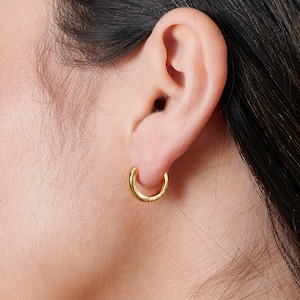 Small 14K Gold Filled Hoop Earrings For Women, Tiny 15mm Huggie Earrings, Leverback Earrings, Modern Gold Hoops, Minimalist Jewelry image 3