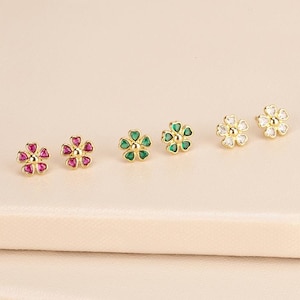 Flower Stud Earrings for Women Dainty Gold Stud Earrings Set, Gold Flower Stud Earrings, Minimalist Earrings Gift for Flower Girl