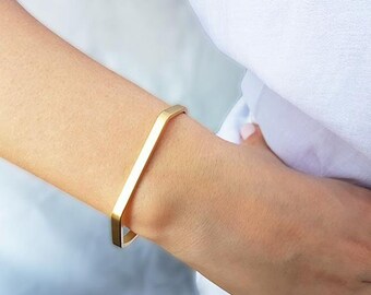 Gouden manchet armband, minimalistische gouden bangle armband, stapelende manchet, band armband, armbanden voor vrouwen, verjaardagscadeaus voor haar