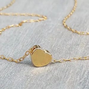 Petit collier coeur en or ou en argent, petit collier avec pendentif, cadeau fête des mères, collier amour, collier à breloques coeur, collier coeur délicat