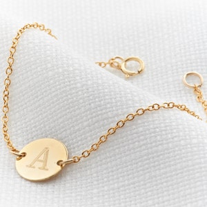 Personalized Gold Initial Bracelet Dainty Custom Disc Bracelet for Mom Gift Initial Bracelet, Charm Bracelet, Personalized Disk Bracelet