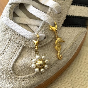 【Monday Edition】Golden Wave Teardrop Pearl Shoelace Charms TAILTOSS 8 Pairs Silver and Golden Wave Bow Pearl Row