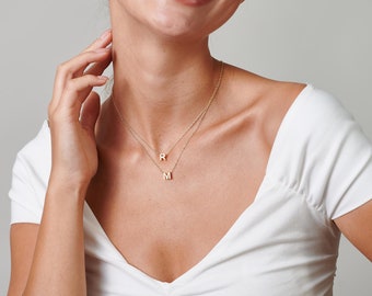 Collar personalizado con inicial de oro en capas, doble vuelta
