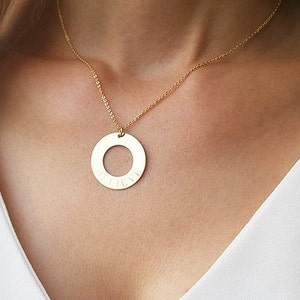 Collier prénom en or, collier cercle ouvert gravé, collier cercle de famille, cadeaux significatifs, collier gravé, collier éternité image 5