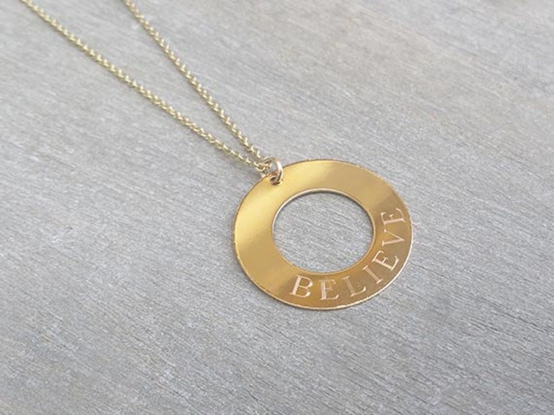 Collier prénom en or, collier cercle ouvert gravé, collier cercle de famille, cadeaux significatifs, collier gravé, collier éternité image 7