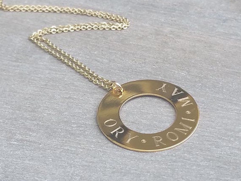 Collier prénom en or, collier cercle ouvert gravé, collier cercle de famille, cadeaux significatifs, collier gravé, collier éternité image 6