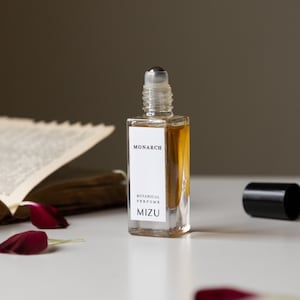 MONARCH All-Natural Botanical Perfume Oil  /  Spicy, Floral, Woods, Aged Leather