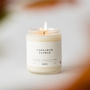 Vela de óleo essencial FLOR DE CARDAMOM | Vela de soja totalmente natural | Design Mínimo | Papel de embrulho personalizado | Presente de luxo para amigos