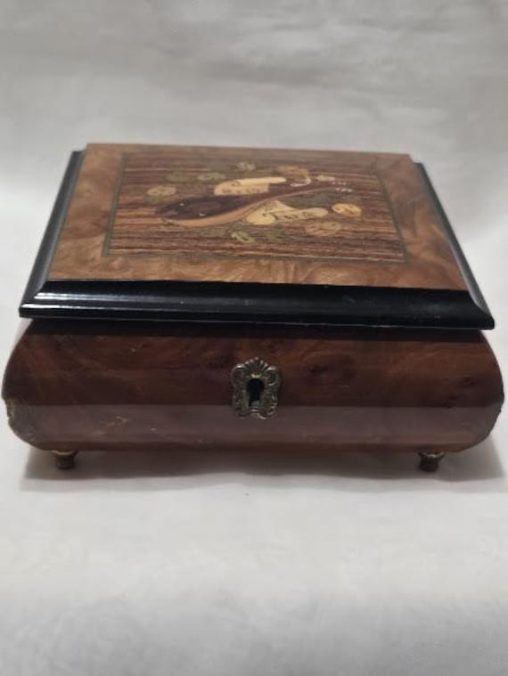 Vintage Reuge Italian Inlaid Wood Music Jewelry Box. Sorrento Specialties Ltd Swiss Music Movement "Camelot"