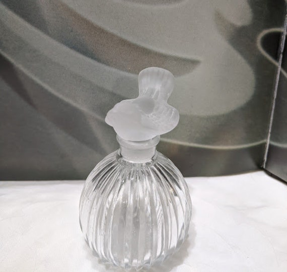 Vintage Saski Crystal Perfume Bottle.  Frosted Bird, Ribbed Crystal Sasaki Perfume Bottle.