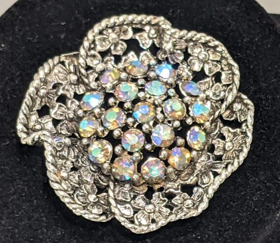 Vintage Aurora Borealis Rhinestone Round Flower Brooch.