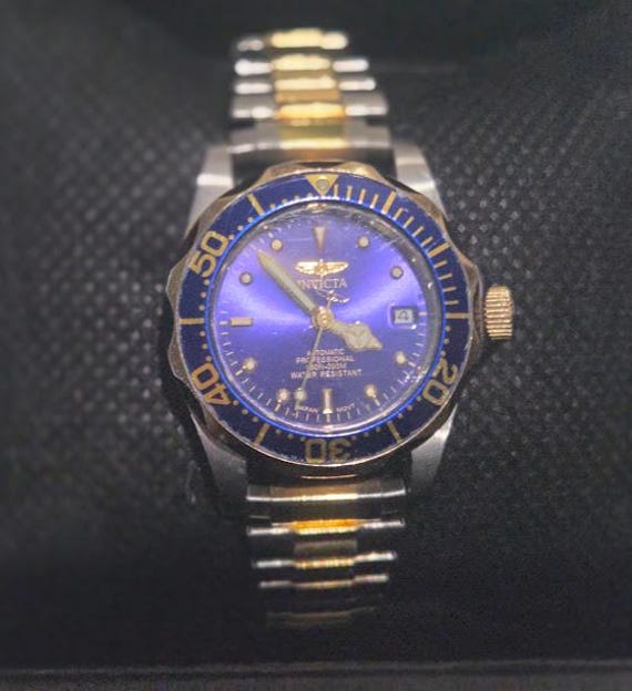 Vintage Women's Invicta Pro Diver Blue Dial Automatic Two-Tone Stainless-Steel Stretch Bracelet. Round Blue Dial Invicta