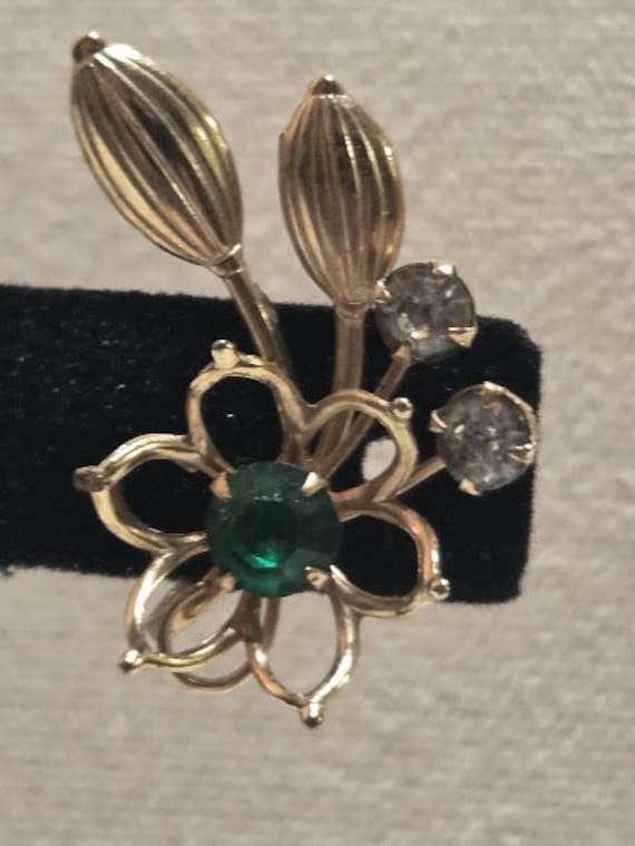 Emerald Green Rhinestone Flower with Three Gold Leaves Vintage Screw Back Earrings