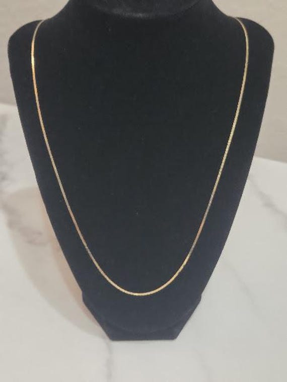 14K Yellow Gold Thin Serpentine 23 inches Chain.
