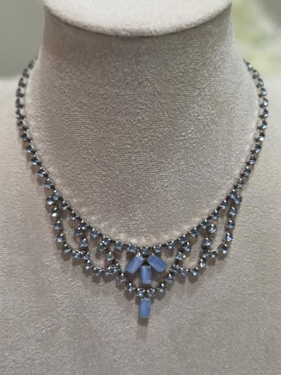 Vintage Weiss Periwinkle Light Blue Rhinestone Choker Necklace.