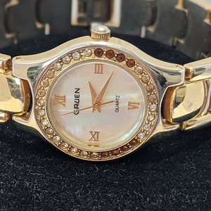 Vintage Gold Tone Women's Gruen Quartz Watch. Round Dial With Rhinestone Gold Tone Bracelet Gruen Vintage Watch. image 2