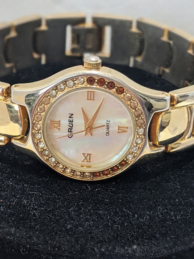 Vintage Gold Tone Women's Gruen Quartz Watch. Round Dial With Rhinestone Gold Tone Bracelet Gruen Vintage Watch. image 2