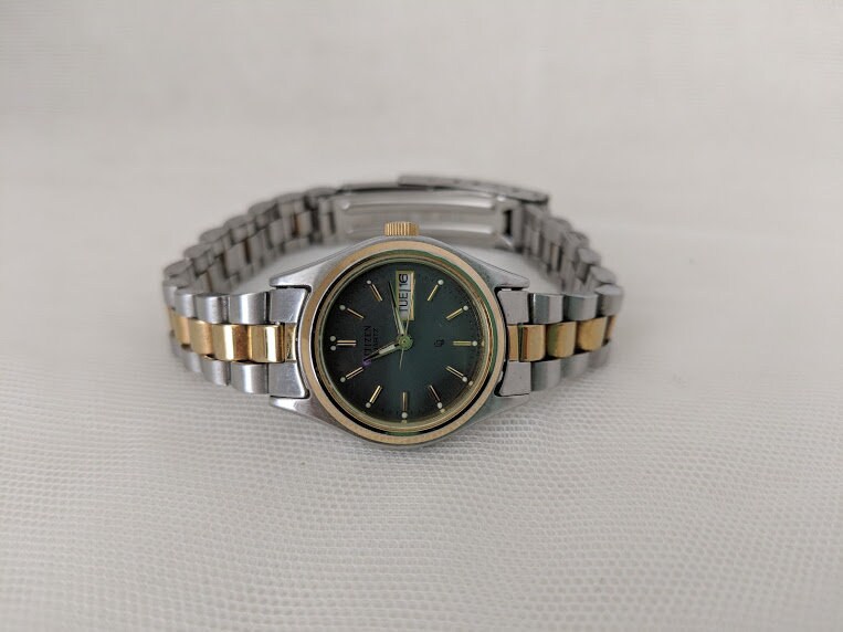 Vintage Women's Citizen Quartz Watch. Two Tone Citizen Watch. Like New