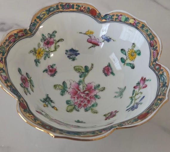 Vintage Japanese Porcelain Petal Edge Bowl Decorated in Hong Kong. Hand Decorated Flower Motif Rice Bowl