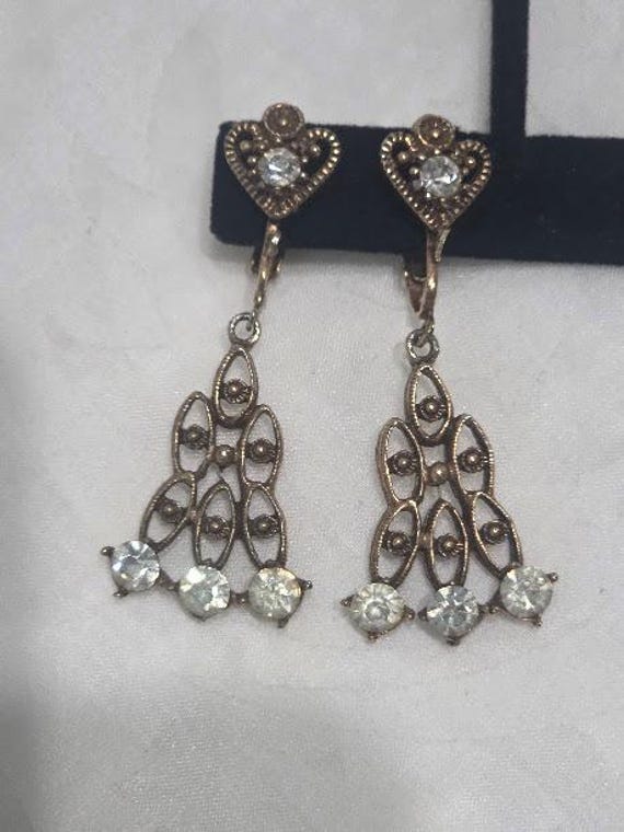 Vintage Brass/gold Chandelier hanging Rhinestone Clip on Earrings.