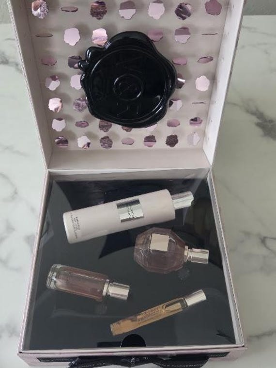 Viktor & Rolf Flowerbomb Gift Set.  Four-Piece Flower bomb Perfume and Lotion Set