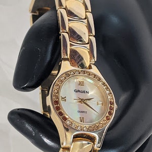 Vintage Gold Tone Women's Gruen Quartz Watch. Round Dial With Rhinestone Gold Tone Bracelet Gruen Vintage Watch. image 4
