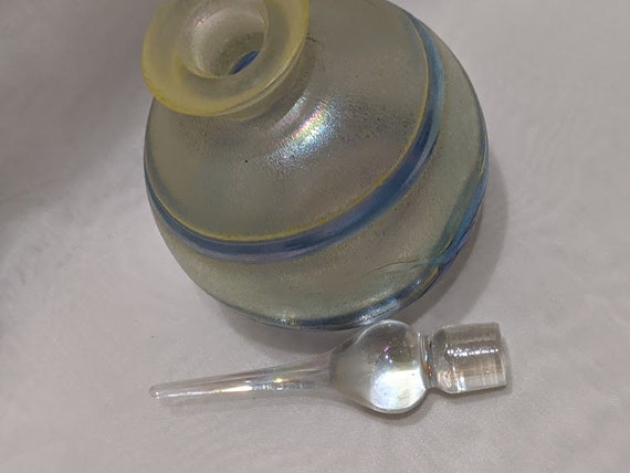 Vintage Art Glass Hand Blown Perfume Bottle. Irid… - image 6