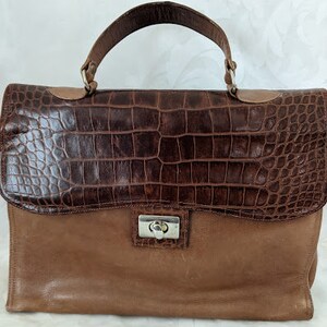 Jay Herbert/ New York Bolso grande de cuero con asa superior. Bolso vintage de estilo short case tan bronceado. Bolso de negocios de cuero en relieve Faux Croc