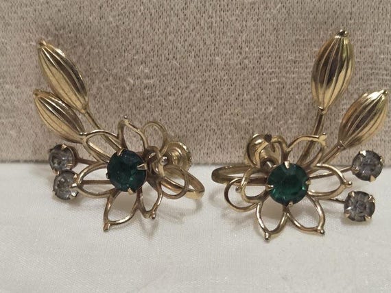 Vintage Emerald Green Rhinestone Flower with Three Gold Leaves Screw Back Earrings
