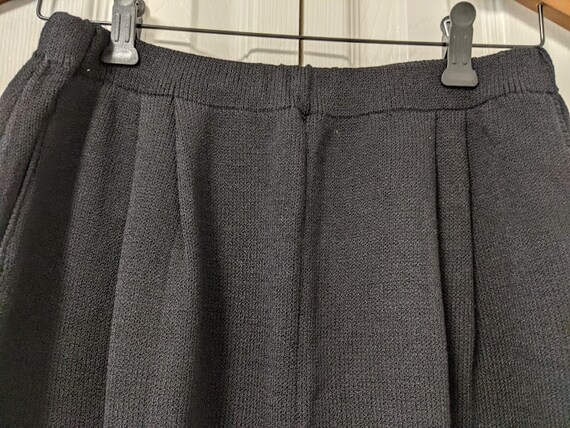 Vintage St.John Basics Woven Knit Black Pants. St. John Pull On Elastic Pleated Waist Slacks.  Black Woven knit Pants With Pockets.