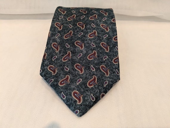 Vintage Zylos George Machado Neck Tie. Green and Burgundy Paisley George Machado Tie. Small Paisley Design on Olive Green Neck Tie. Cool Tie