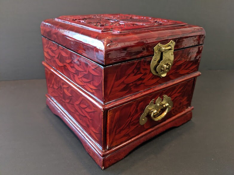 Vintage Laquer Chinese Jewelry Box. Asian Carved Jewelry Box. Oriental