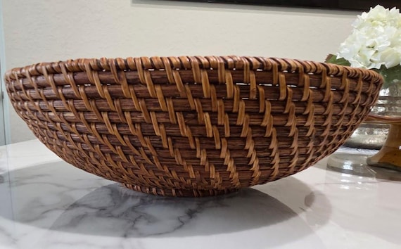 Pampered Chef Large Woven Wicker Basket Bowl. Round Basket Bowl Two Tone Woven Pattern