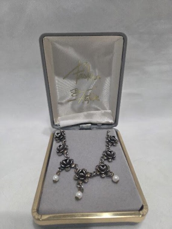 Vintage Rose and Pearl Bib Necklace.  Silver tone Vintage Rose and Pearl Necklace.