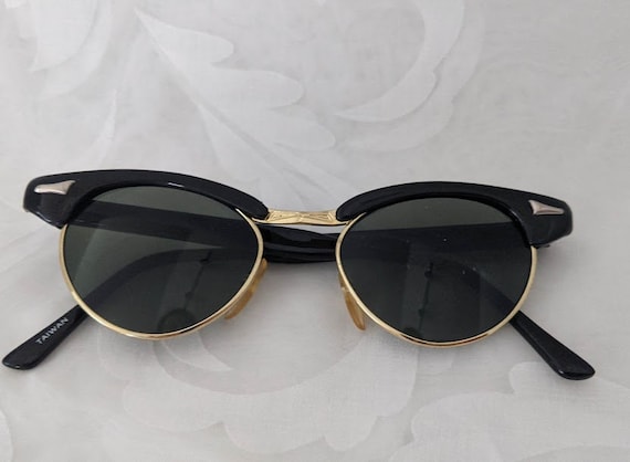 Vintage Retro Small Cats Eye Sunglasses.  Black Plastic / Gold Wire Cat Eye Frame
