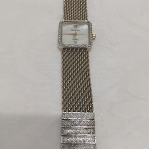 Vintage Armitron Now Women's Wrist Watch. Gold Tone / Mother Of Pearl Armitron Ladies Watch image 6