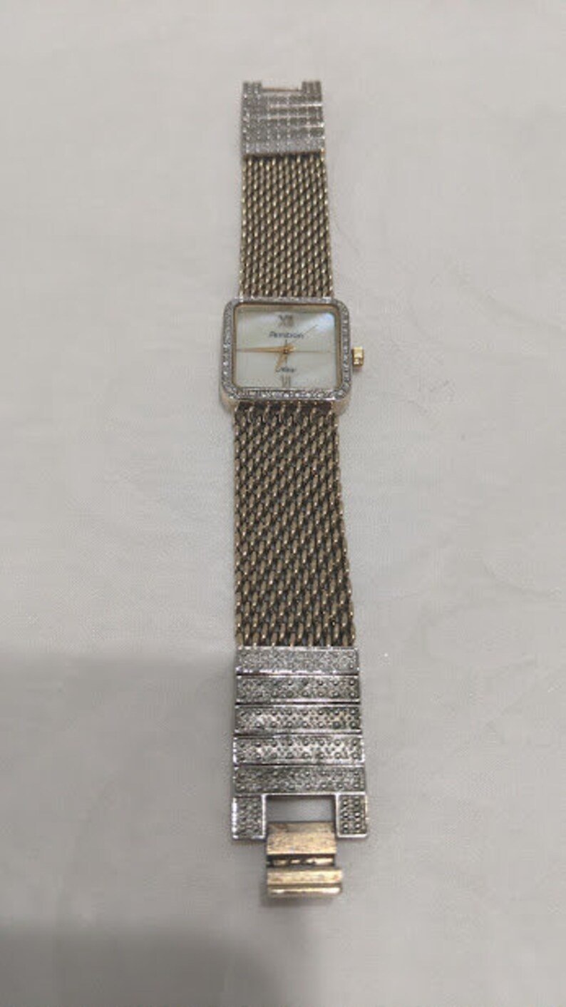Vintage Armitron Now Women's Wrist Watch. Gold Tone / Mother Of Pearl Armitron Ladies Watch image 6