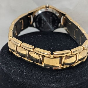 Vintage Gold Tone Women's Gruen Quartz Watch. Round Dial With Rhinestone Gold Tone Bracelet Gruen Vintage Watch. image 3