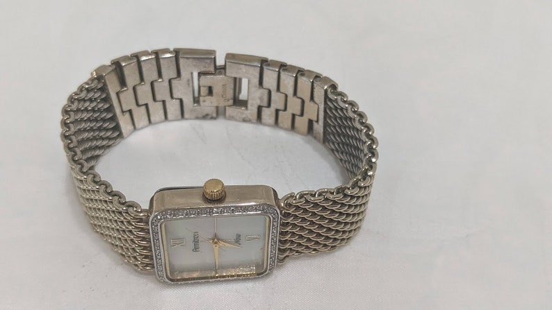 Vintage Armitron Now Women's Wrist Watch. Gold Tone / Mother Of Pearl Armitron Ladies Watch image 4