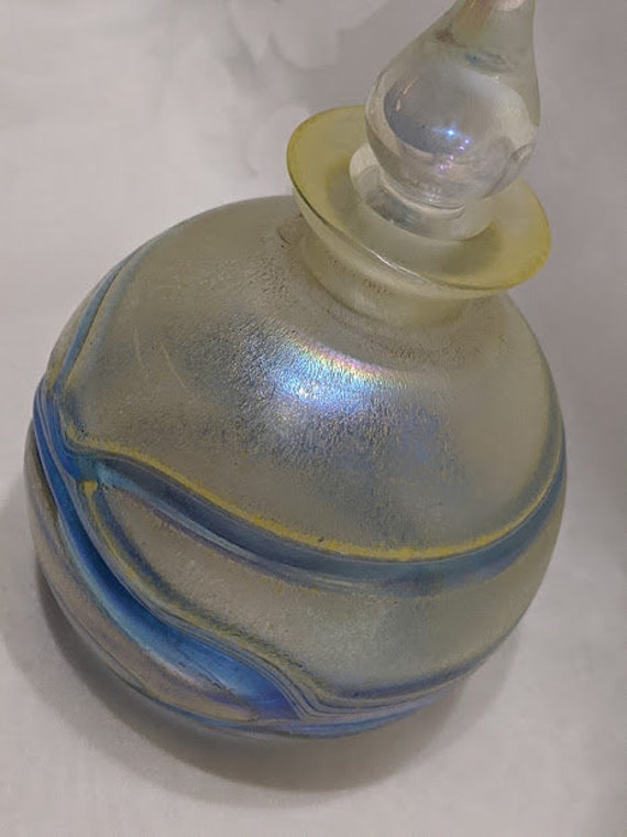 Vintage Art Glass Hand Blown Perfume Bottle. Irid… - image 5