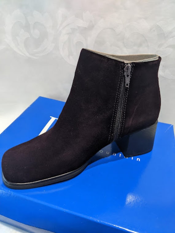 Women's White Mountain Brown Ankle Boot. Brown Suede Ankle Boot/ Zippered Side  Size 8 Brown Ankle Boot. Block Heel Ankle Ladies Boot.