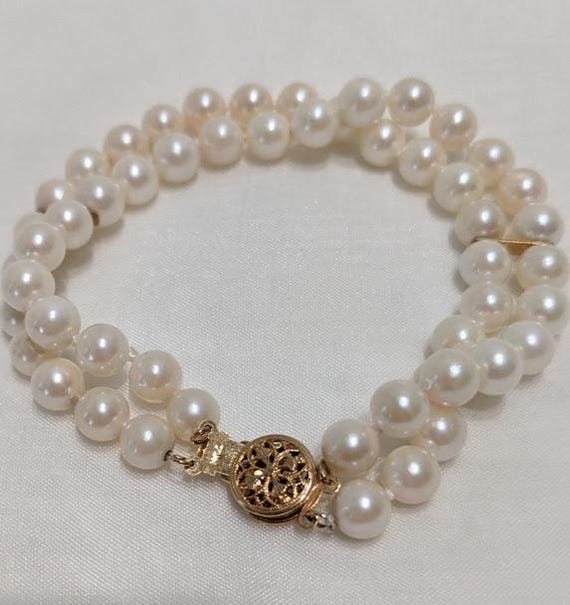 Vintage Double Strand White Cultured Pearl Bracelet. Round Filigree 14K Gold Clasp & Gold Space Bars. Beautiful Luster White Pearl Bracelet.