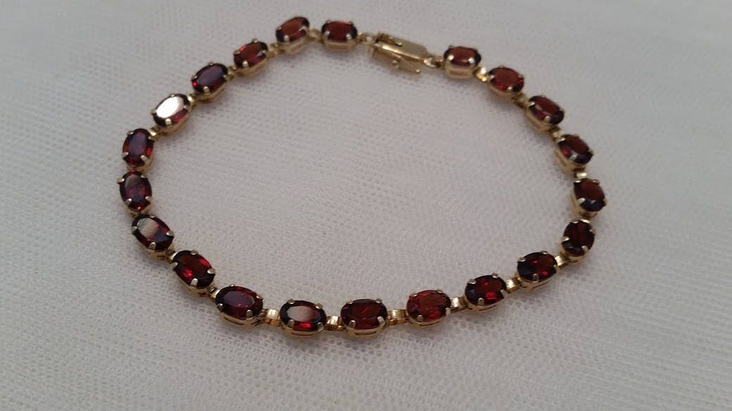 Vintage Red Garnet Stones Gold Bracelet. Oval Cut Garnet stones. 10K ...