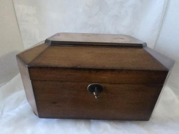 Vintage Large Decorative Casket Shape Table Wood Box. Dresser wooded box with Lock and Key